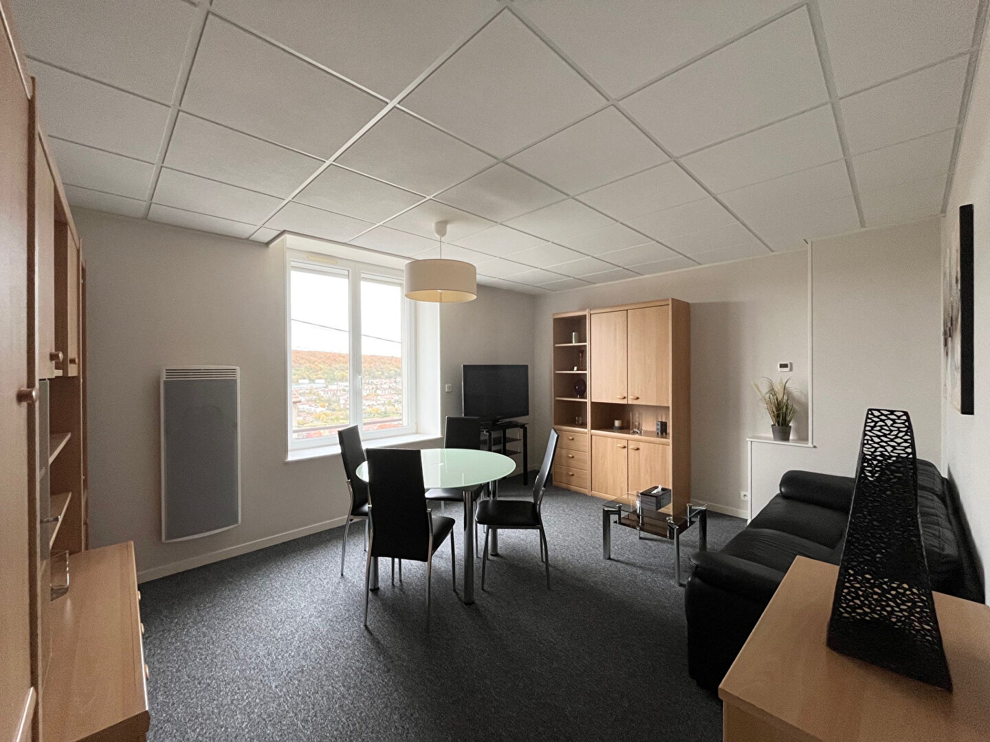 Photo belle maison individuelle, 2 chambrees, jardin, double garage image 3/6