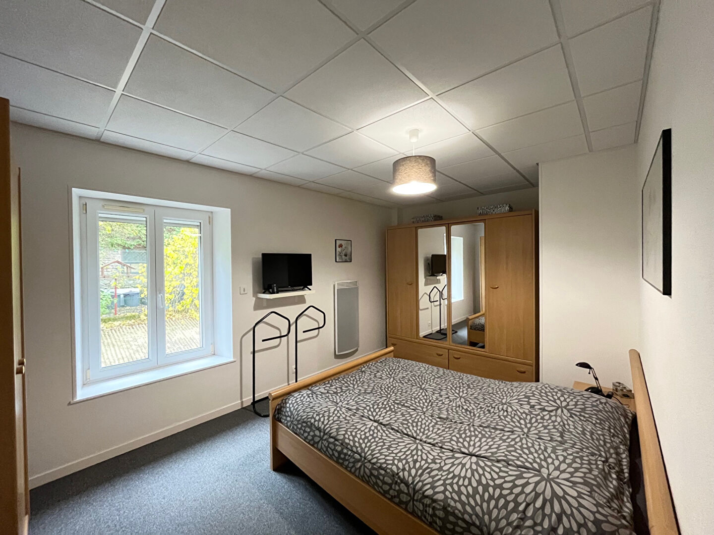 Photo belle maison individuelle, 2 chambrees, jardin, double garage image 5/6