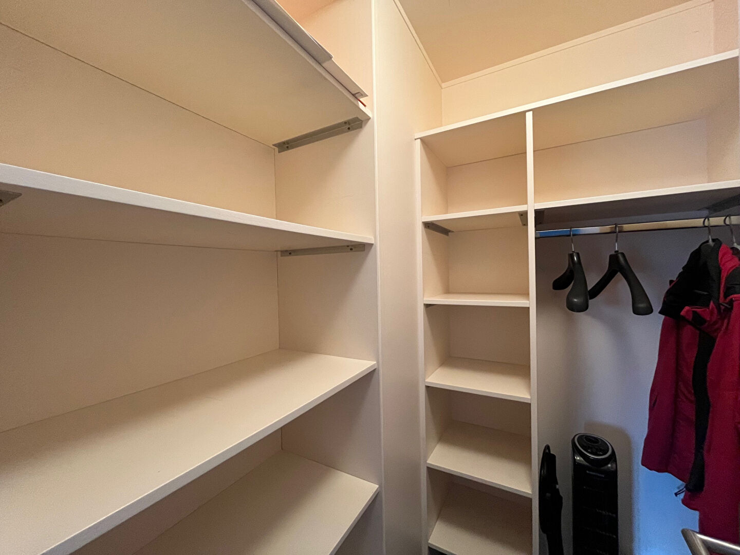 Photo belle maison individuelle, 2 chambrees, jardin, double garage image 6/6