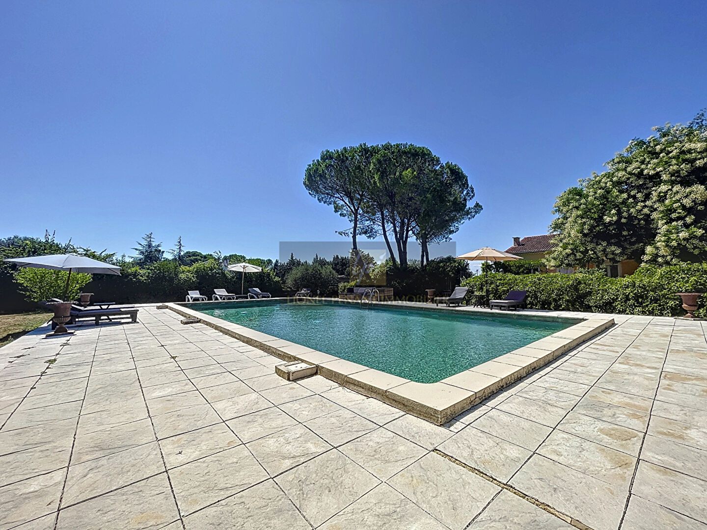 CAMPAGNE DE CARPENTRAS ENSEMBLE IMMOBILIER DE 162M² - 2 MAISONS - 1 PISCINE - TERRAIN 2745M²