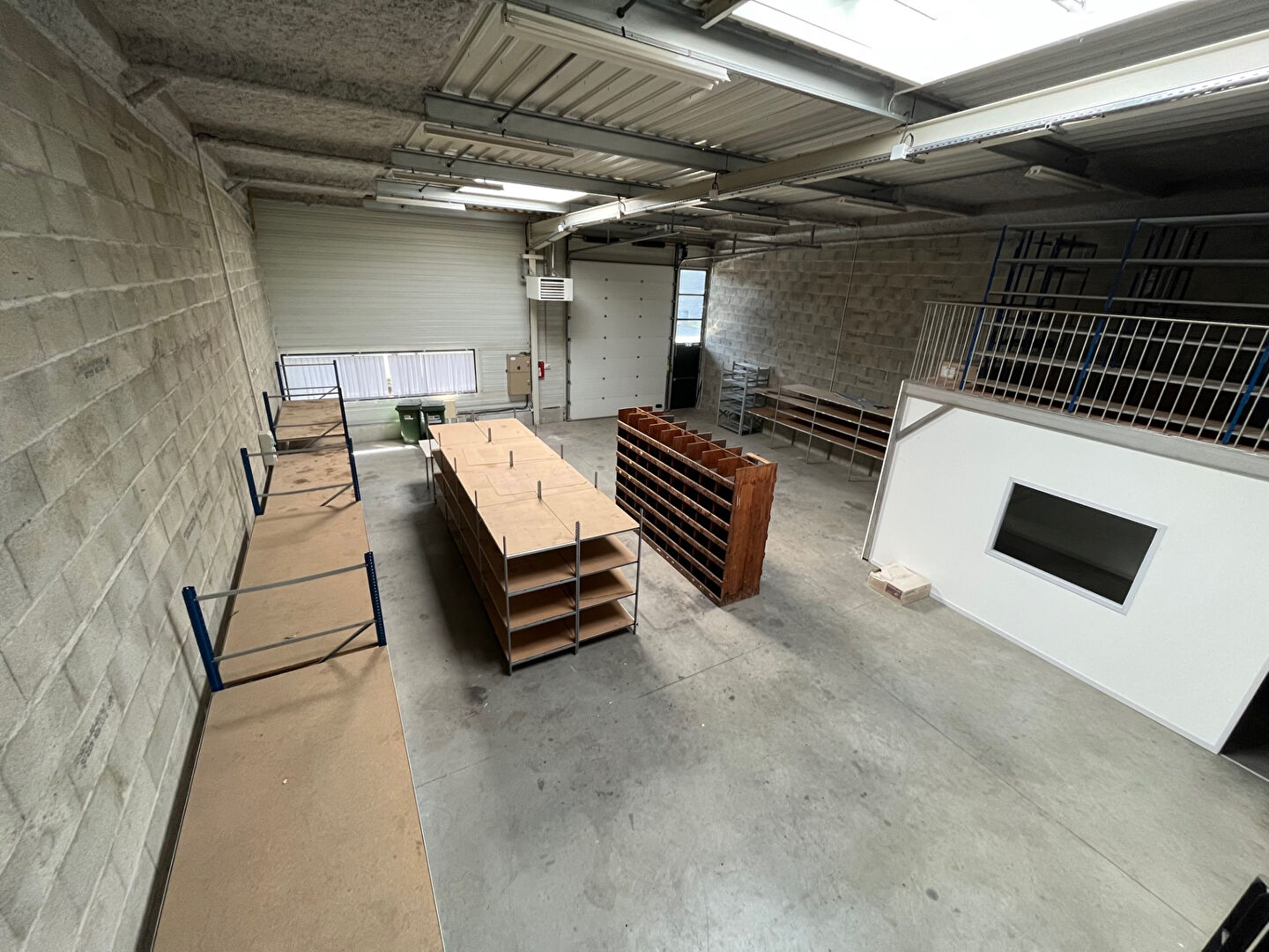 Photo Local d'activités 305m2 image 2/6