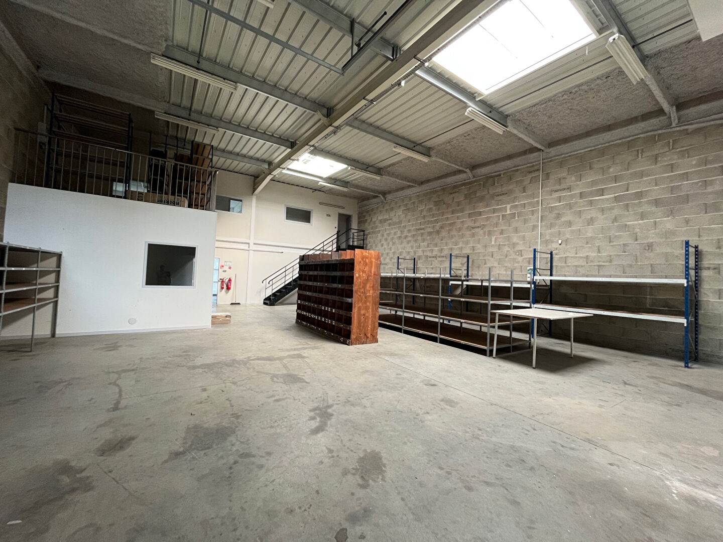 Photo Local d'activités 305m2 image 6/6