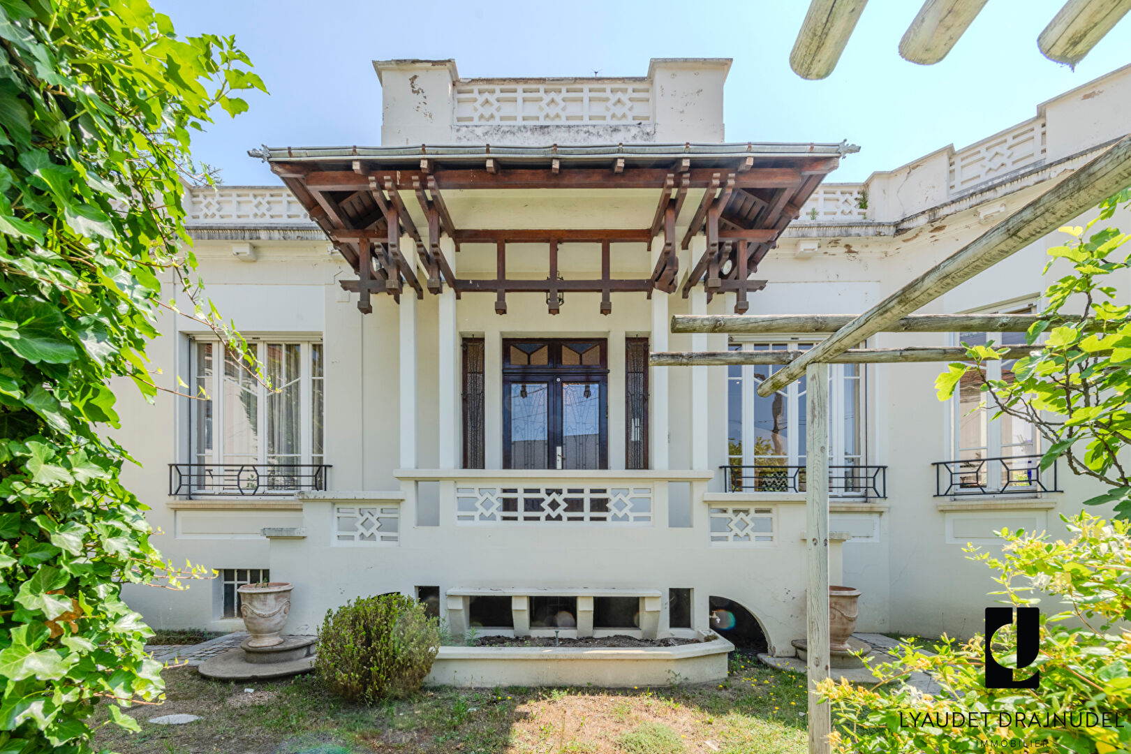 RARE À LA VENTE - Propriété Art Déco d'exception au coeur de Roanne