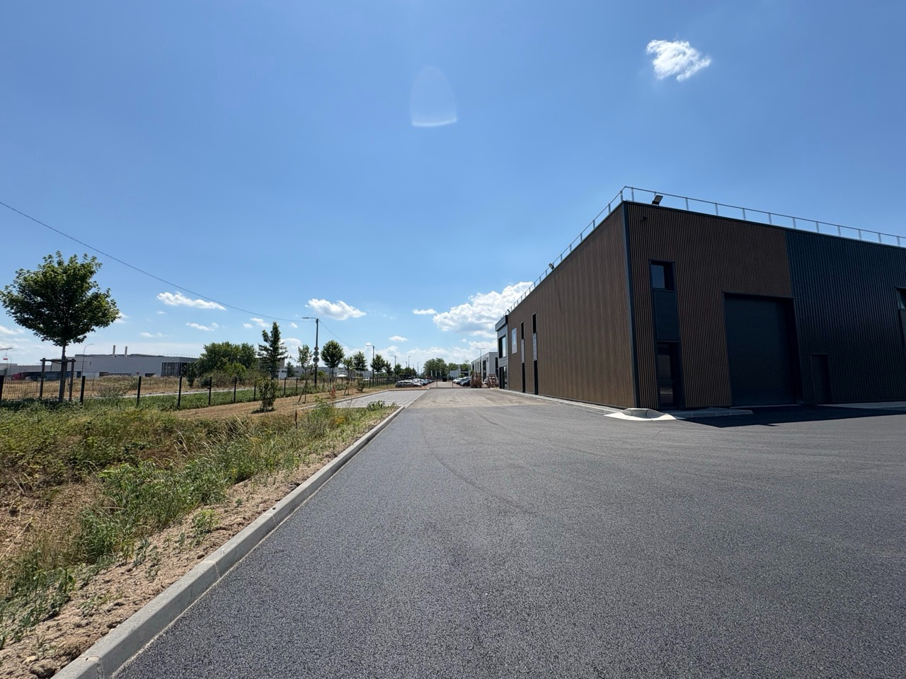 Photo Locaux d'activités Emplacement n°1 image 3/4