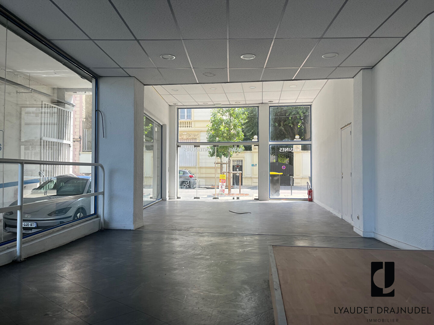 Photo Local commercial Roanne 6 pièce(s) 490 m2 image 2/6