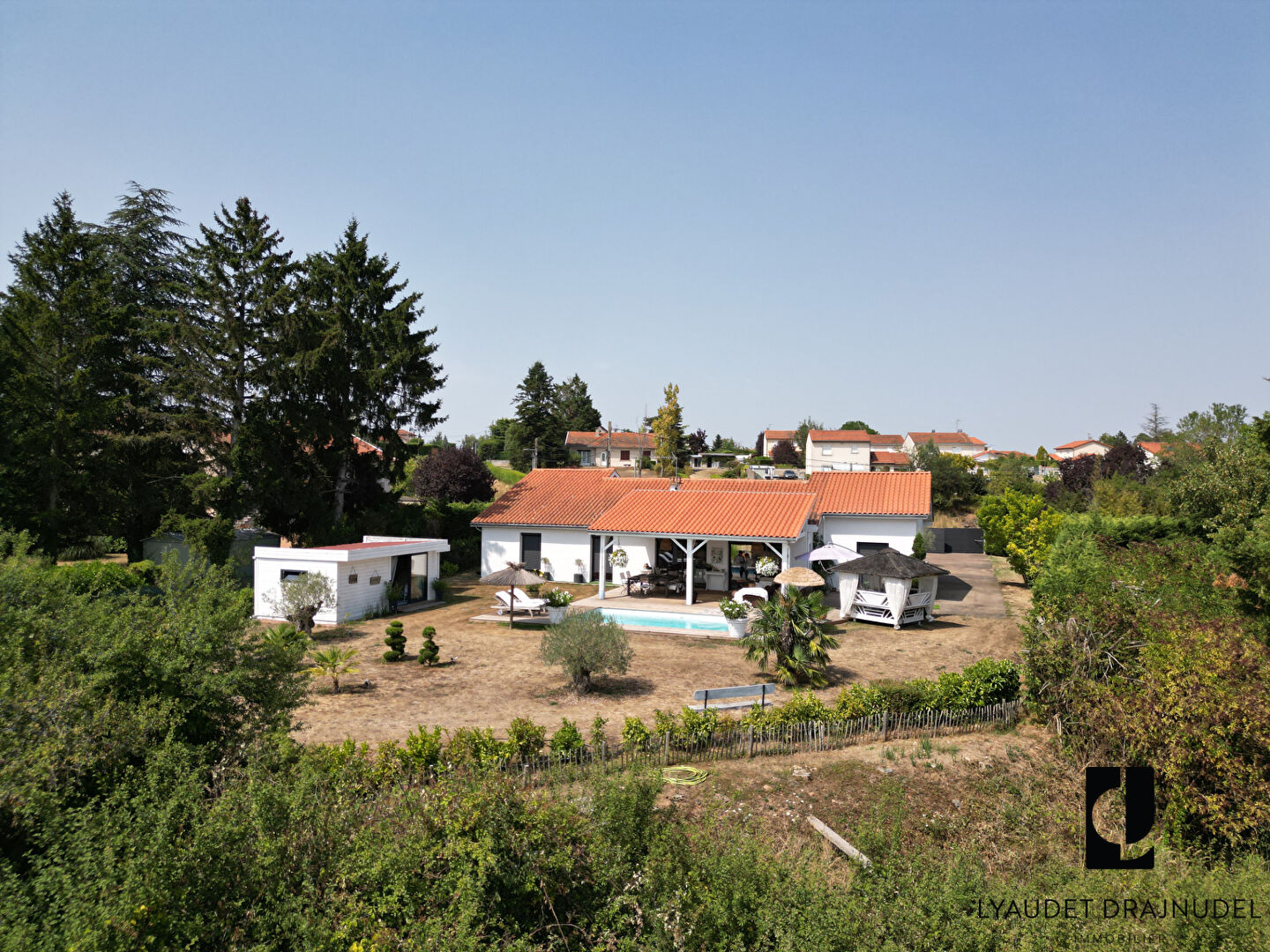 Villa contemporaine avec piscine et vue exceptionnelle