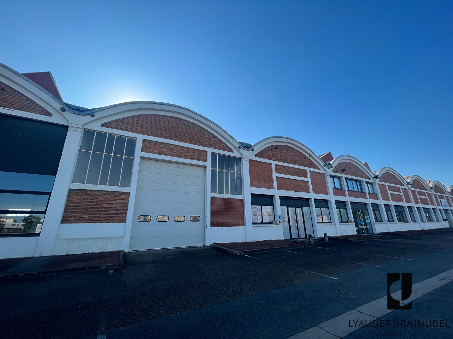 Photo Local d'activités 600m2 image 3/4