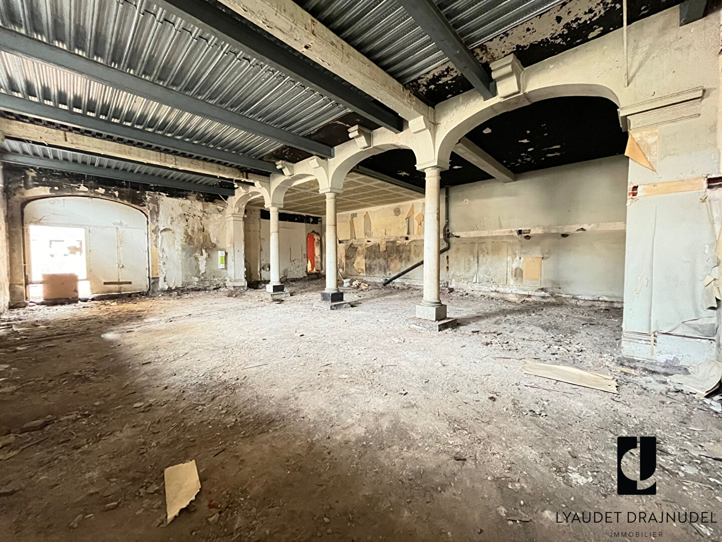 Photo Plateau à aménager - Appartement/Dépôt - Roanne hyper-centre - 180 m2 image 1/3