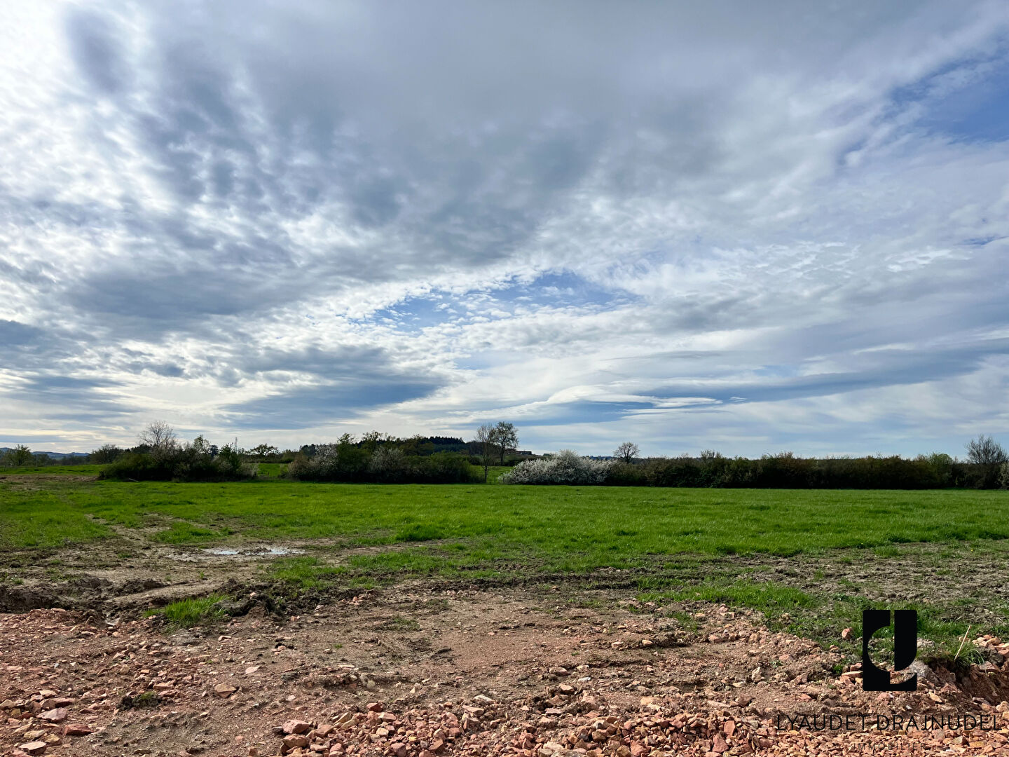 Photo Terrains à bâtir de 1 389 m2 dont 353 m2 constructibles image 2/4