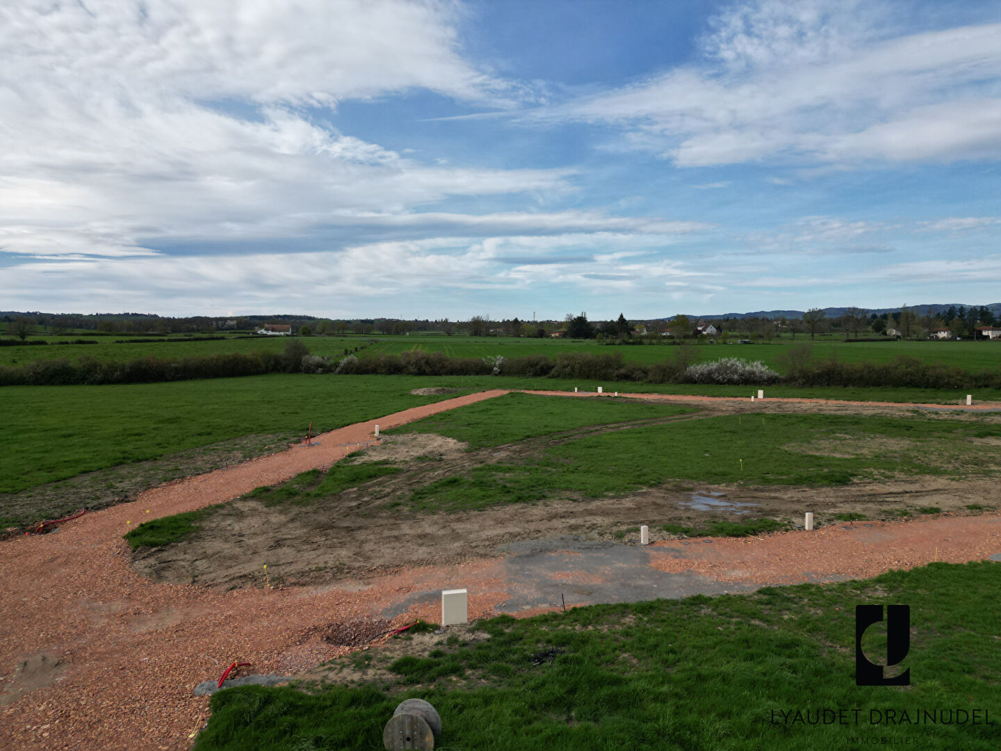 Photo Terrains à bâtir de 1 389 m2 dont 353 m2 constructibles image 3/4