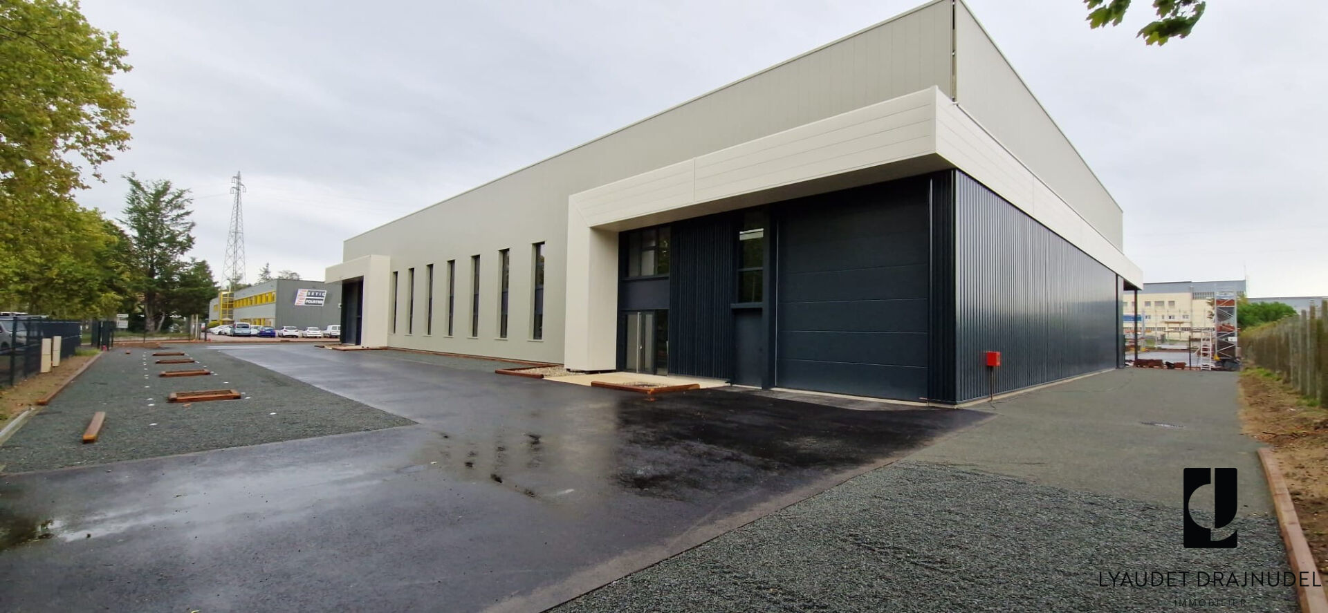 Photo Local d'activité Roanne 763 m2 image 2/6