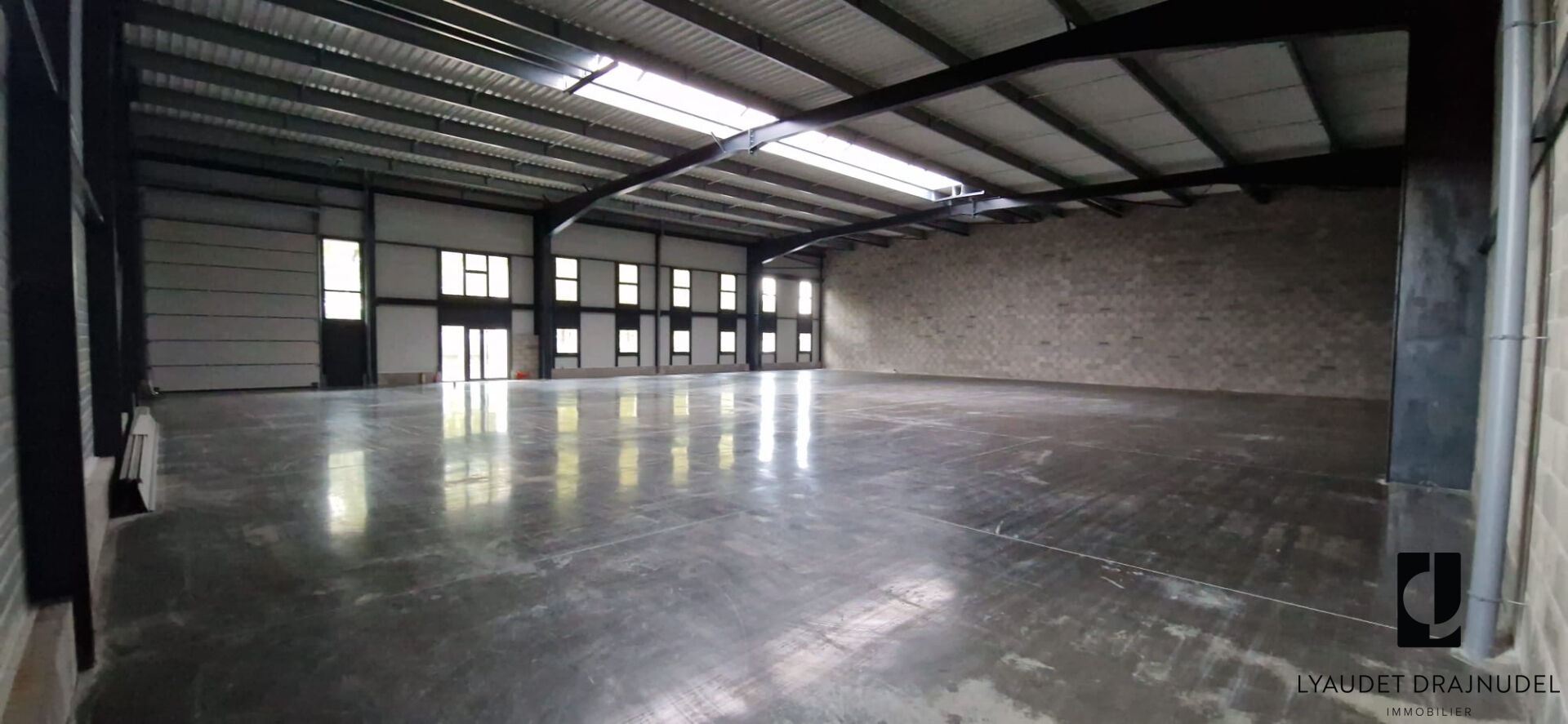 Photo Local d'activité Roanne 763 m2 image 3/6