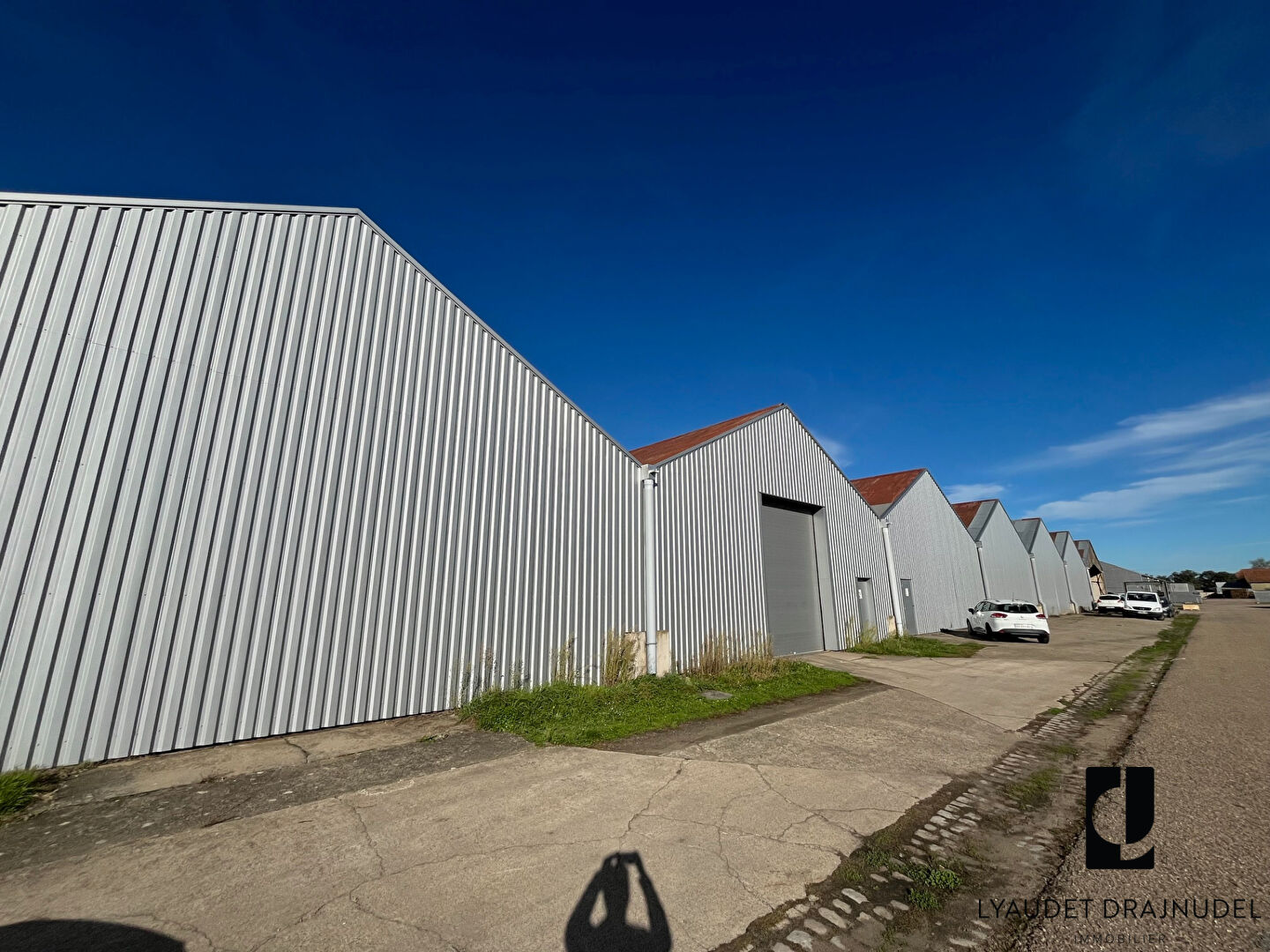 Photo Local de 610m2 à 6.400m2 image 3/4