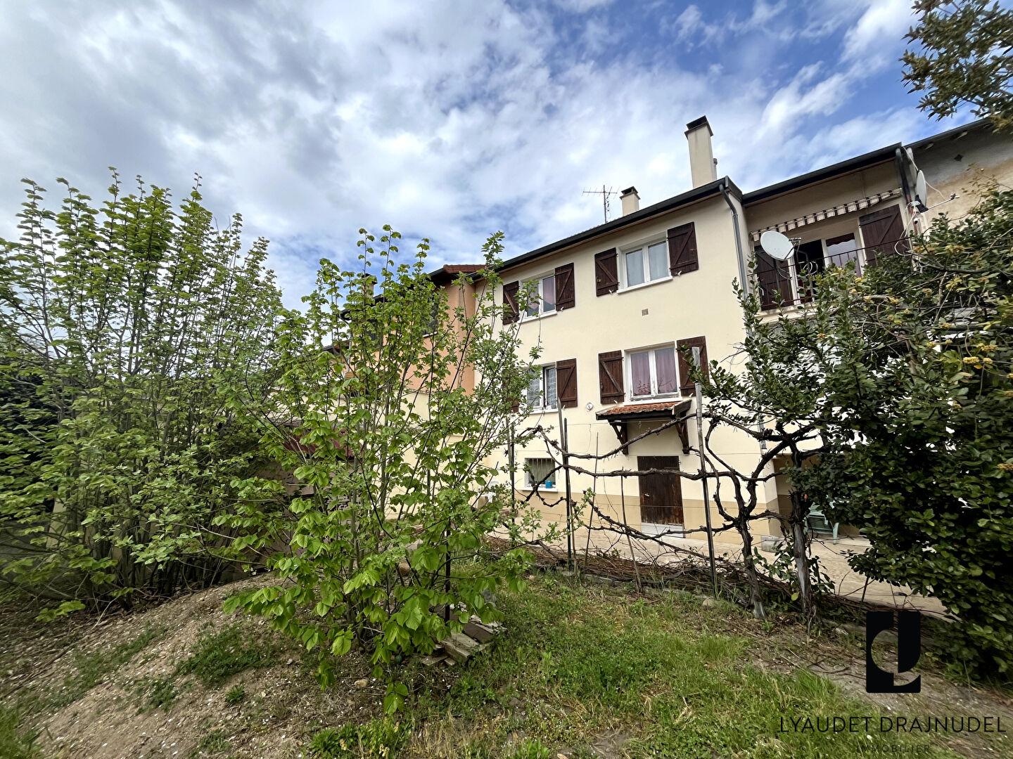 Charmante maison de Ville - Roanne 120 m2 avec un terrain de 398m2