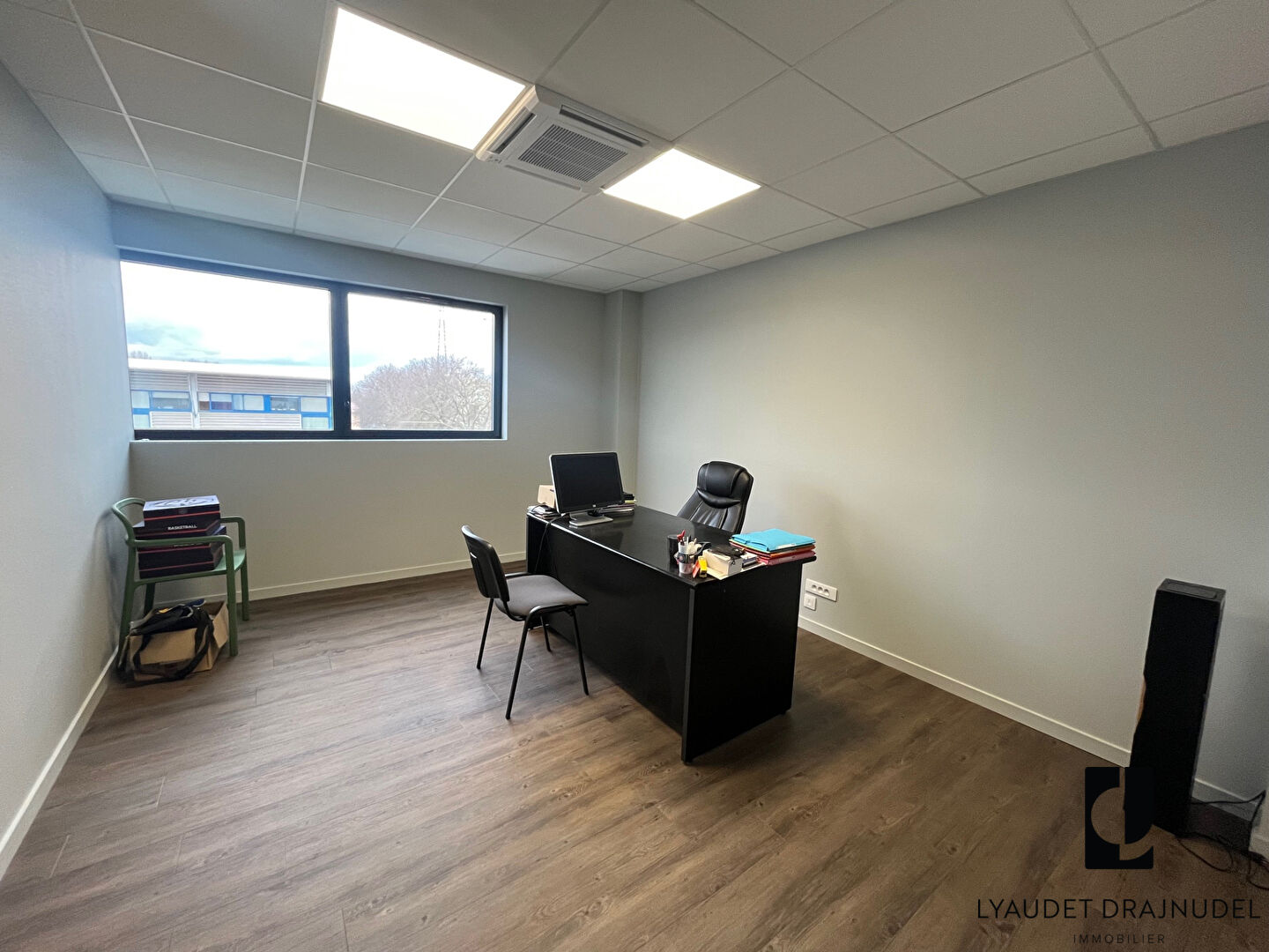 Photo Local d'activité Le Coteau 6 pièce(s) 360 m2 image 5/6