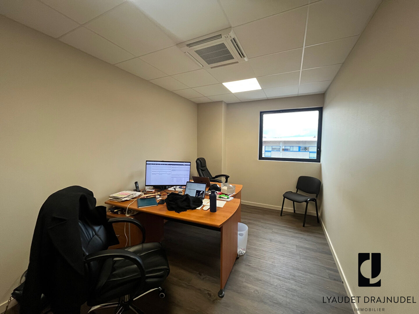 Photo Local d'activité Le Coteau 6 pièce(s) 360 m2 image 6/6