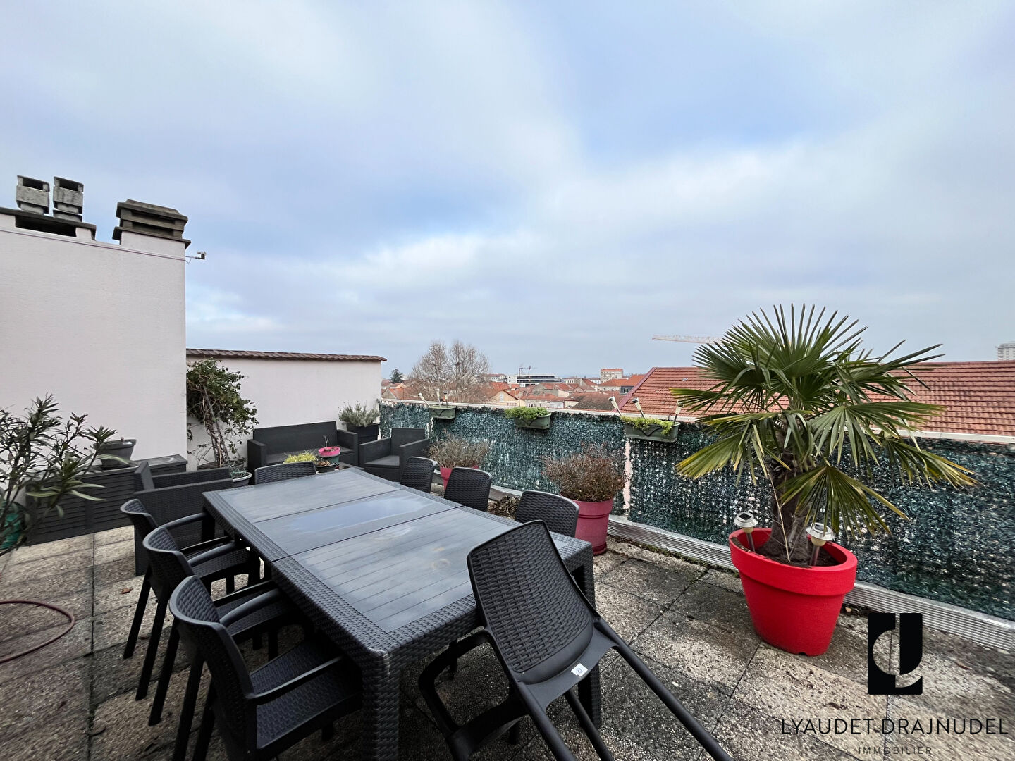 Appartement T2 - 50 m2 avec terrasse de 50 m2 - garage et cave
