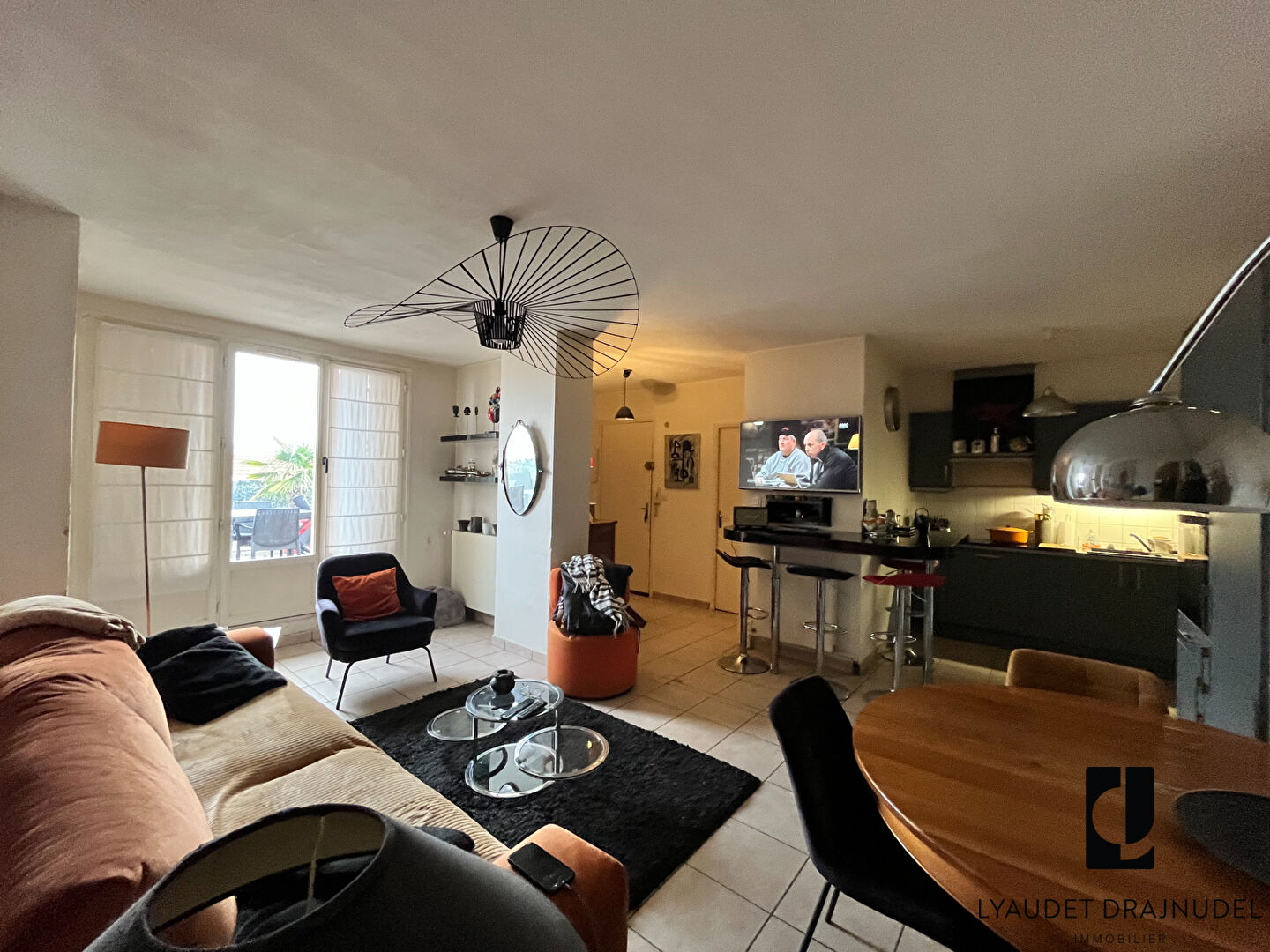 Photo Appartement T2 - 50 m2 avec terrasse de 50 m2 - garage et cave image 4/5