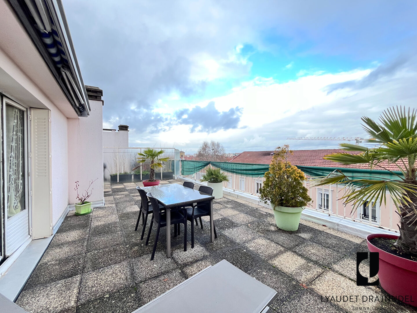 Photo Appartement T2 - 48 m2 avec terrasse de 50 m2 - parking et cave image 2/4