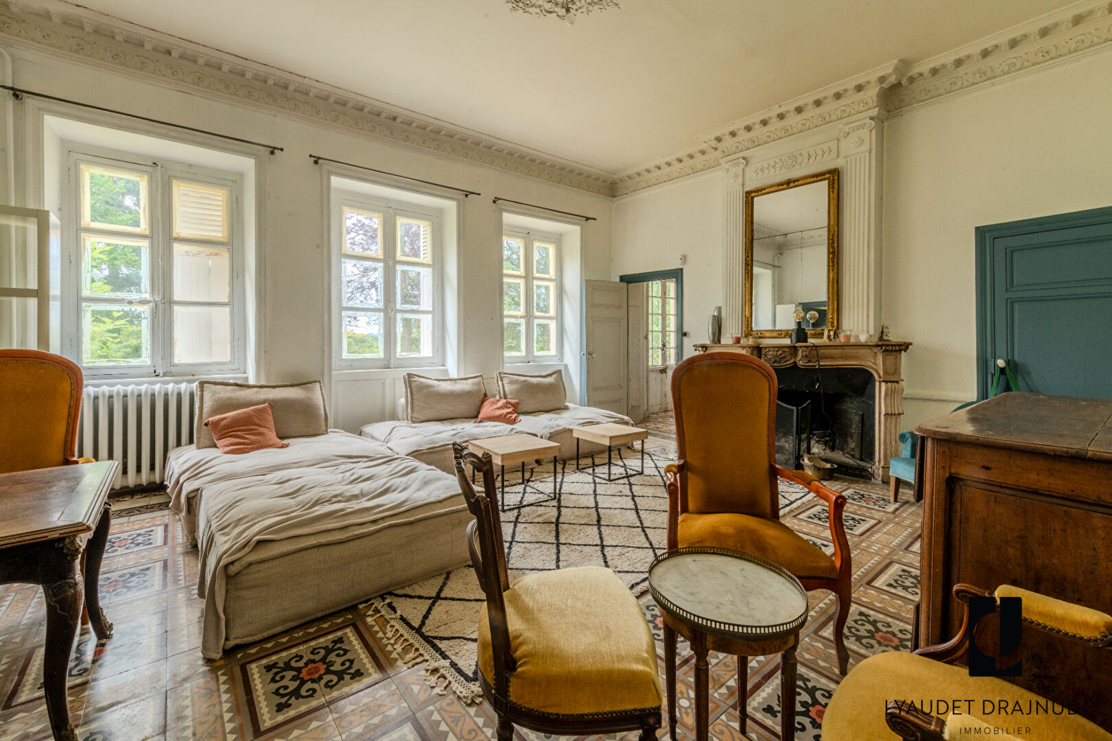 Photo Propriété d'exception à Perreux - 2,3 hectares - vue dégagée image 5/6