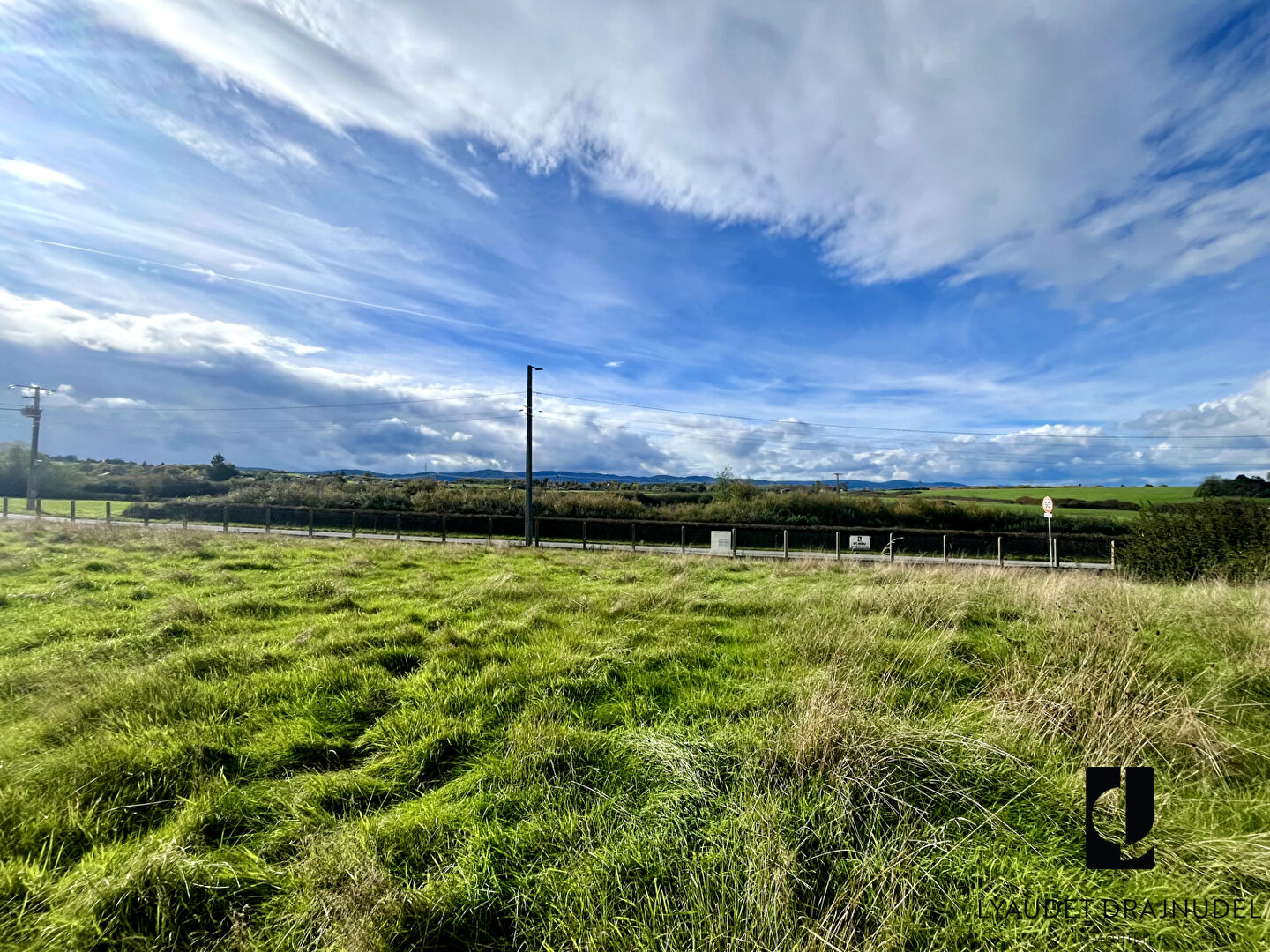 Photo Terrain Villerest - 877 m2 environ image 2/2