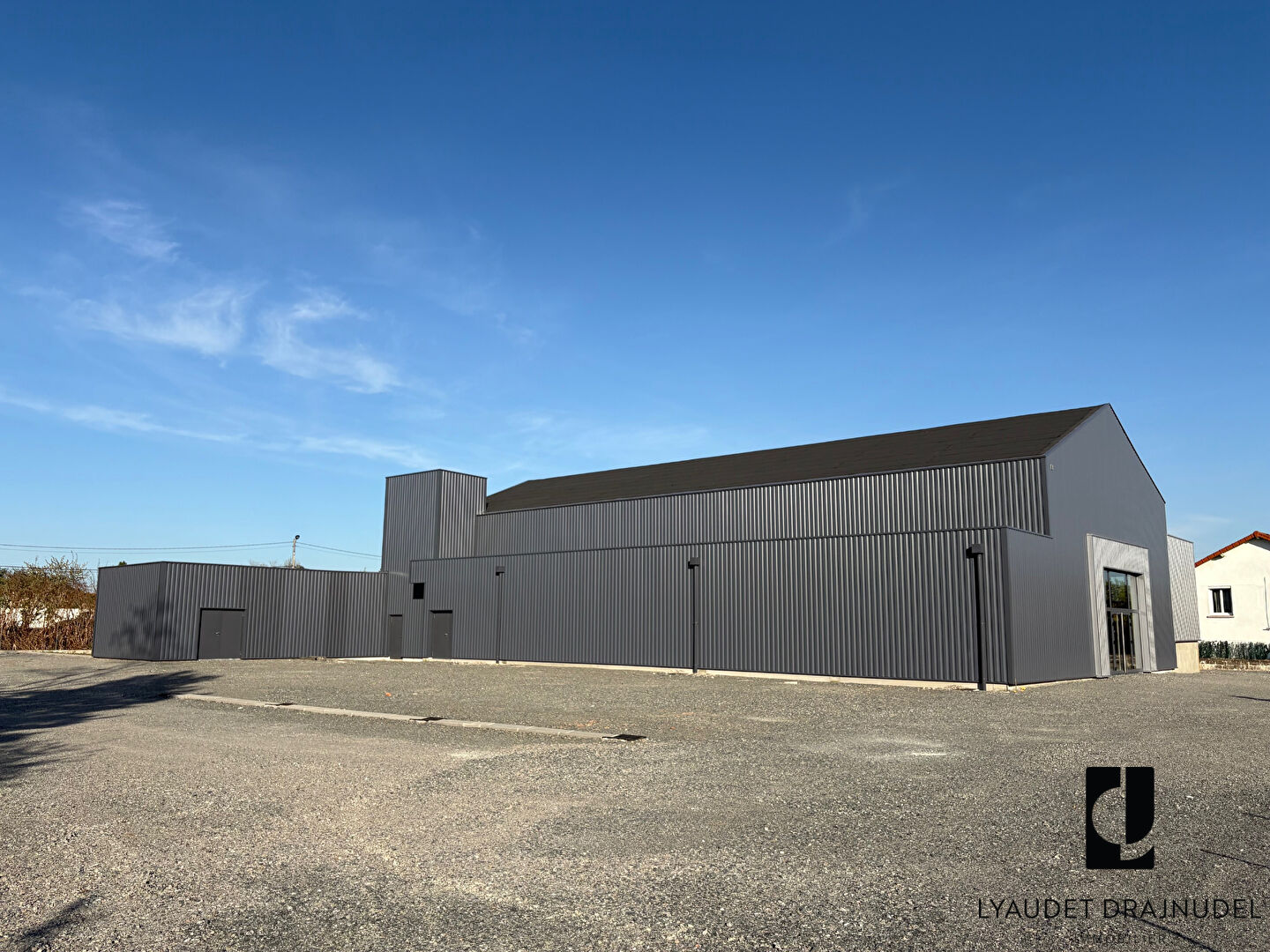 Photo Local commercial Riorges 1 pièce(s) 880 m2 image 4/6