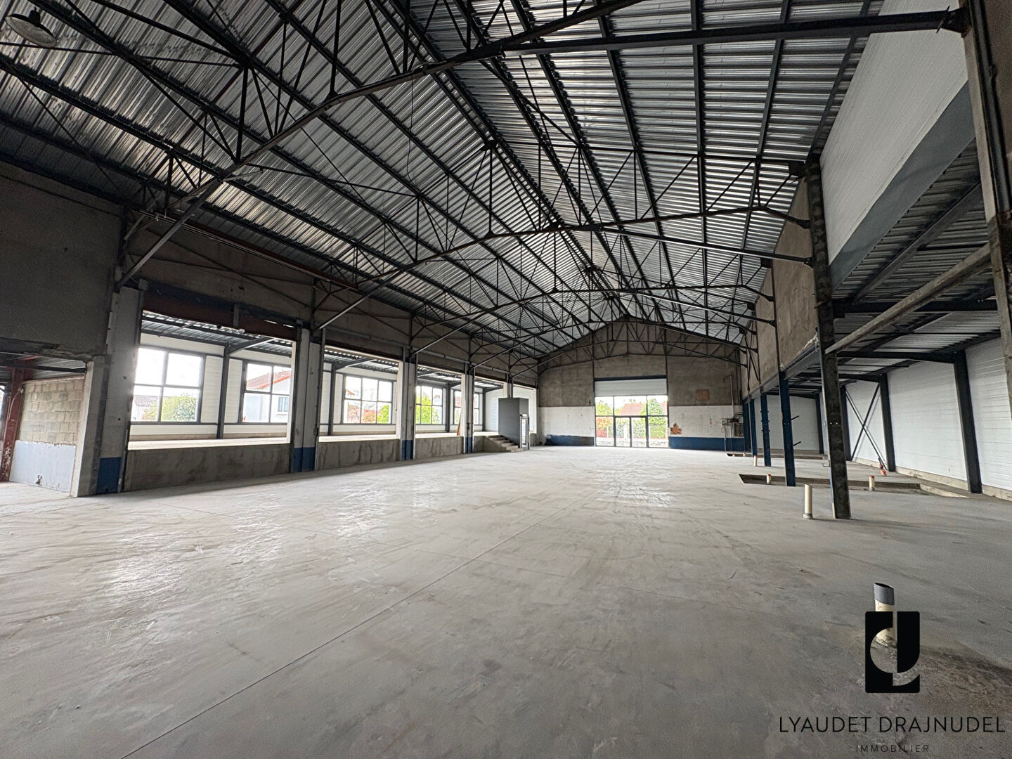 Photo Local commercial Riorges 1 pièce(s) 880 m2 image 6/6