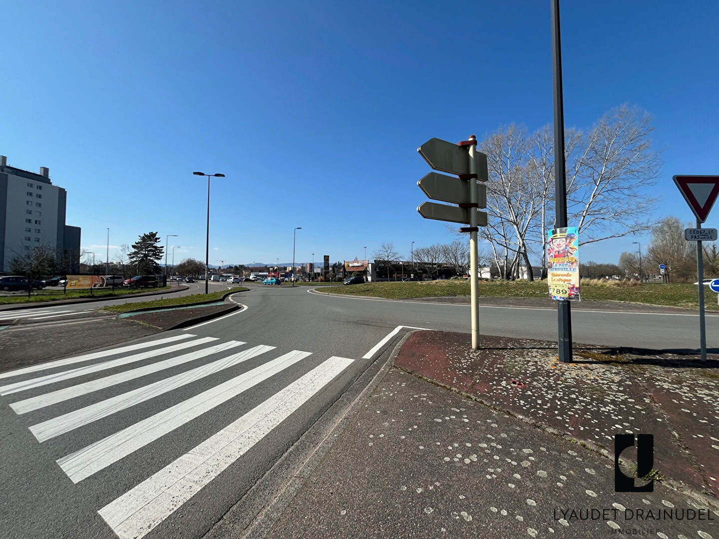 Photo Local commercial Roanne 134 m2 image 2/2