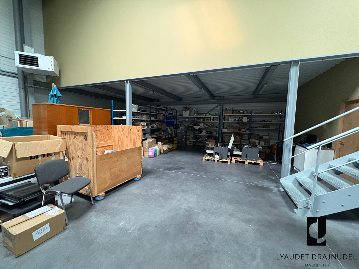 Photo Local d'activité Le Coteau 9 pièce(s) 341 m2 image 4/6