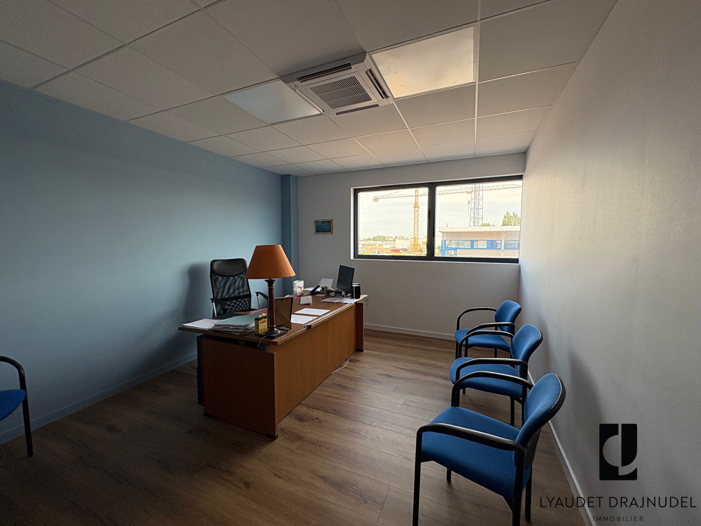 Photo Local d'activité Le Coteau 9 pièce(s) 341 m2 image 5/6