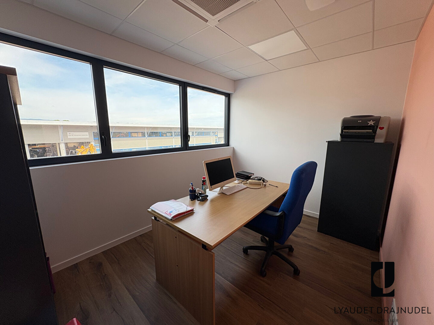 Photo Local d'activité Le Coteau 9 pièce(s) 341 m2 image 6/6