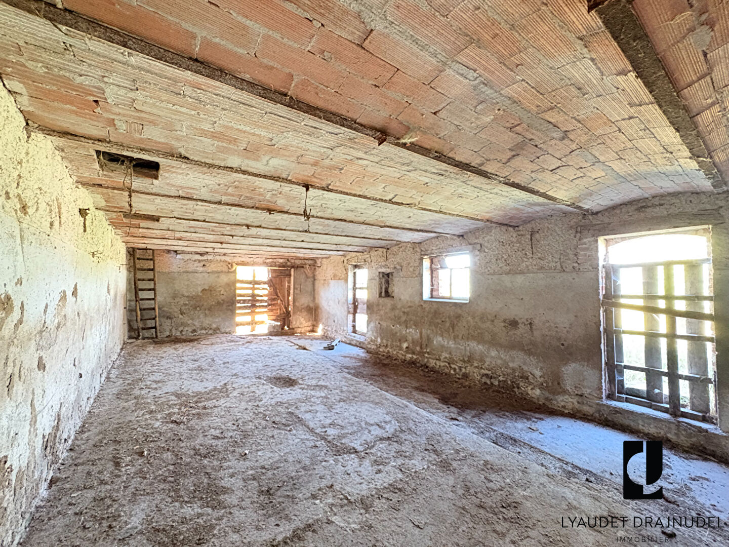 Photo Grange à rénover - Saint-Jean-Saint-Maurice-Sur-Loire image 5/6