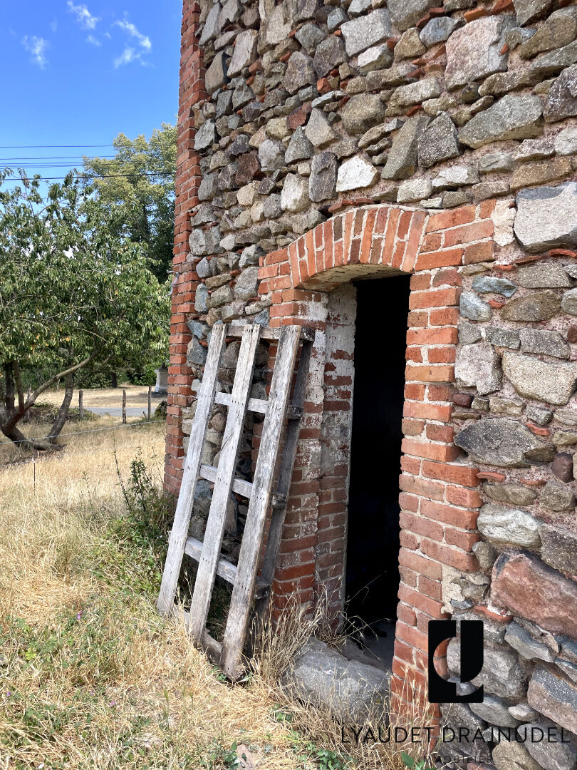 Photo Terrain avec grange à rénover - Saint-Jean-Saint-Maurice-Sur-Loire image 5/6