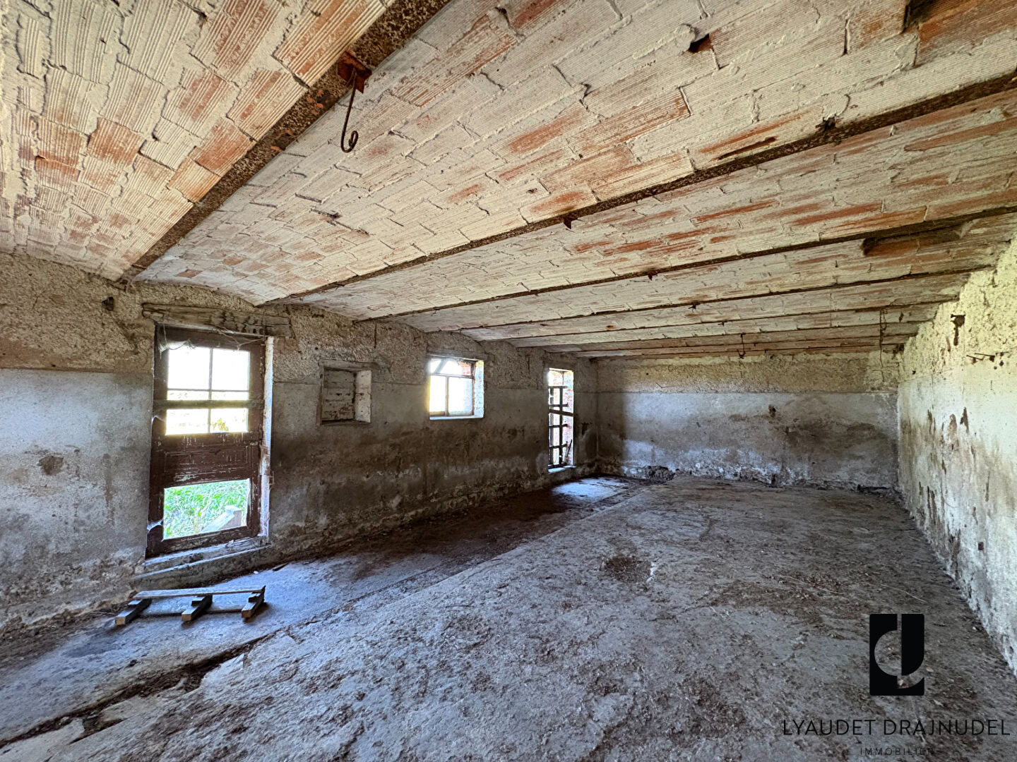 Photo Terrain avec grange à rénover - Saint-Jean-Saint-Maurice-Sur-Loire image 6/6