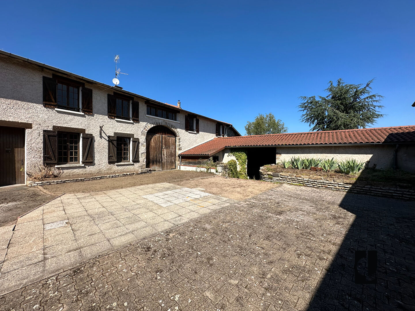 Photo Tènement immobilier au coeur d'un village touristique image 1/6