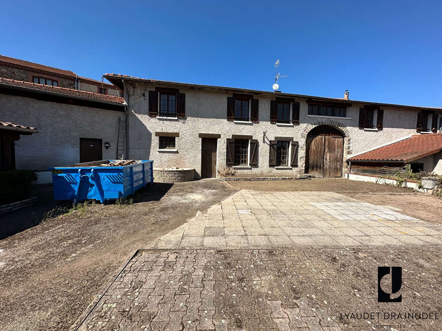 Photo Tènement immobilier au coeur d'un village touristique image 2/6