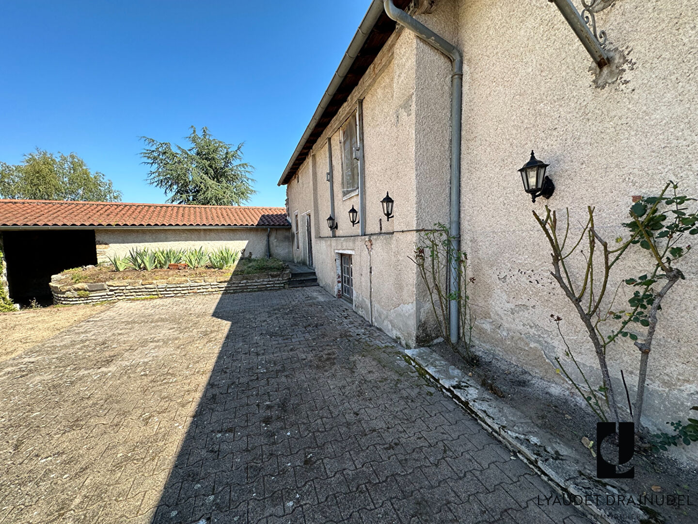 Photo Tènement immobilier au coeur d'un village touristique image 3/6