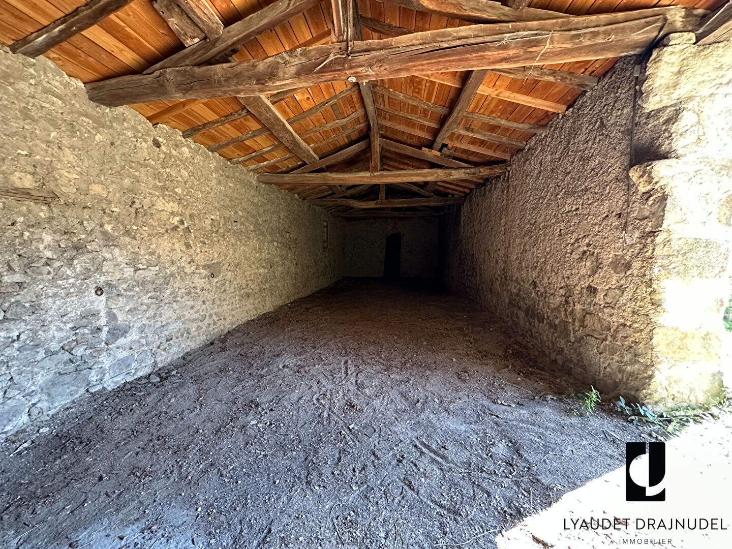 Photo Tènement immobilier au coeur d'un village touristique image 4/6