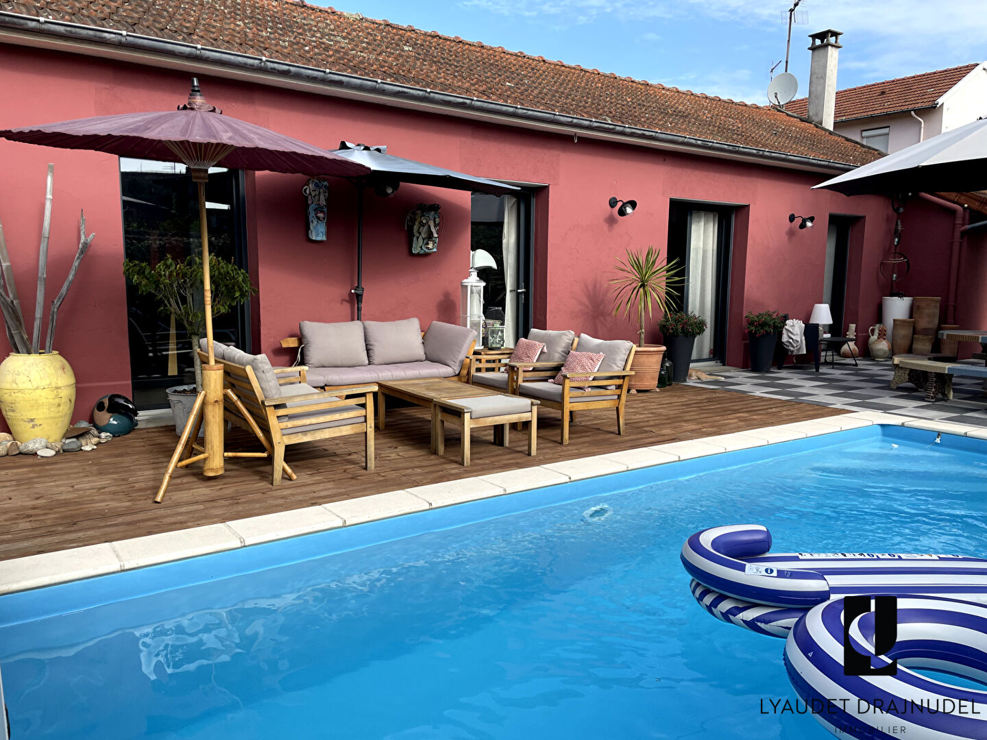 Superbe maison de ville avec piscine Roanne 6 pièce(s) 187m2