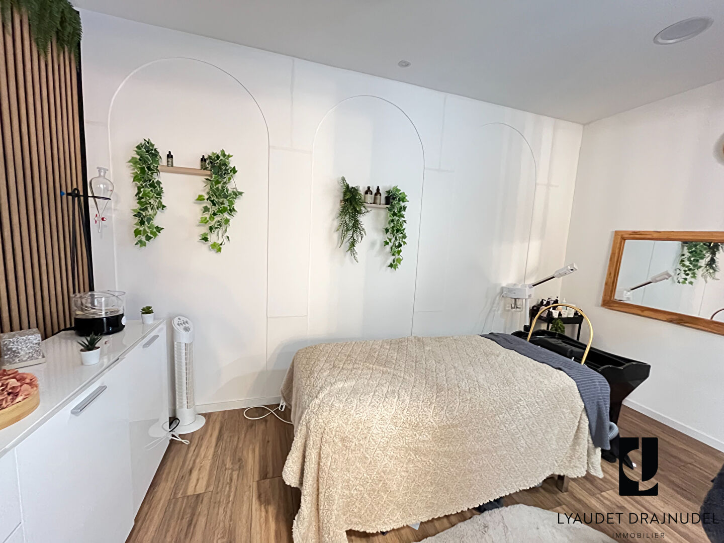 Photo Local commercial Renaison 2 pièce(s) 46 m2 image 4/5