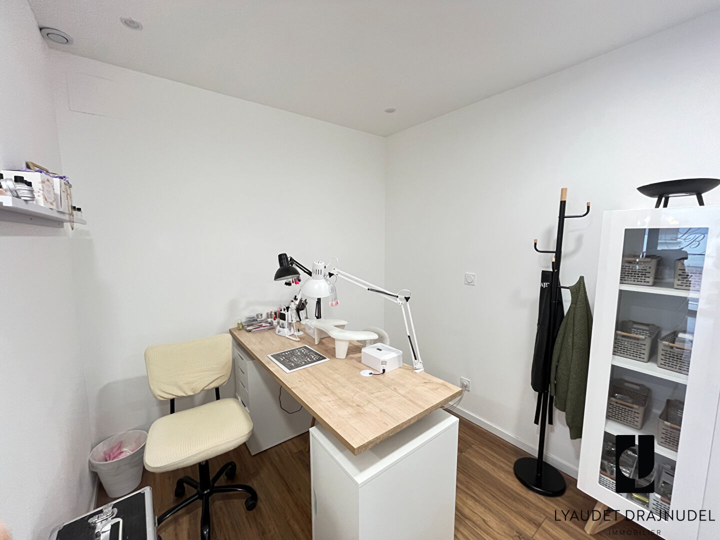 Photo Local commercial Renaison 2 pièce(s) 46 m2 image 5/5