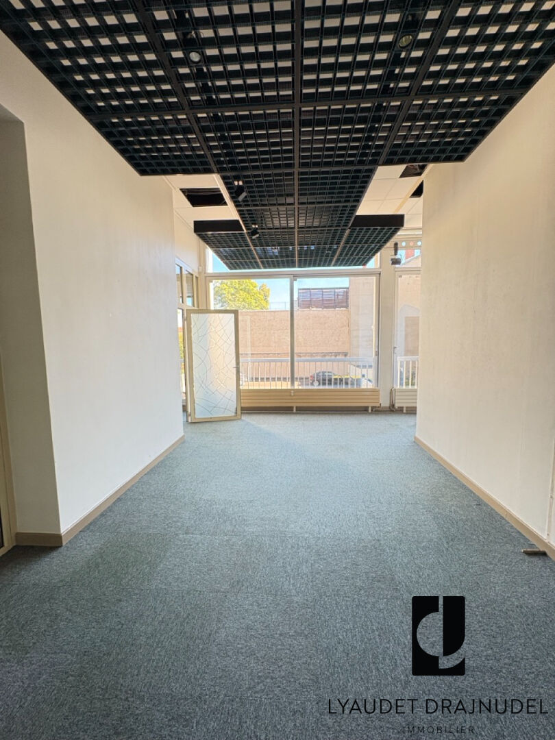 Photo Local commercial Roanne 12 pièce(s) 386 m2 image 2/6