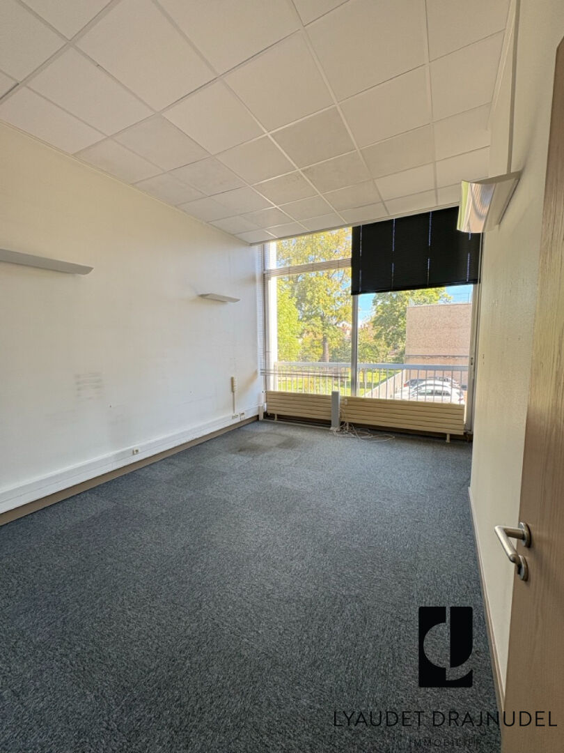 Photo Local commercial Roanne 12 pièce(s) 386 m2 image 3/6