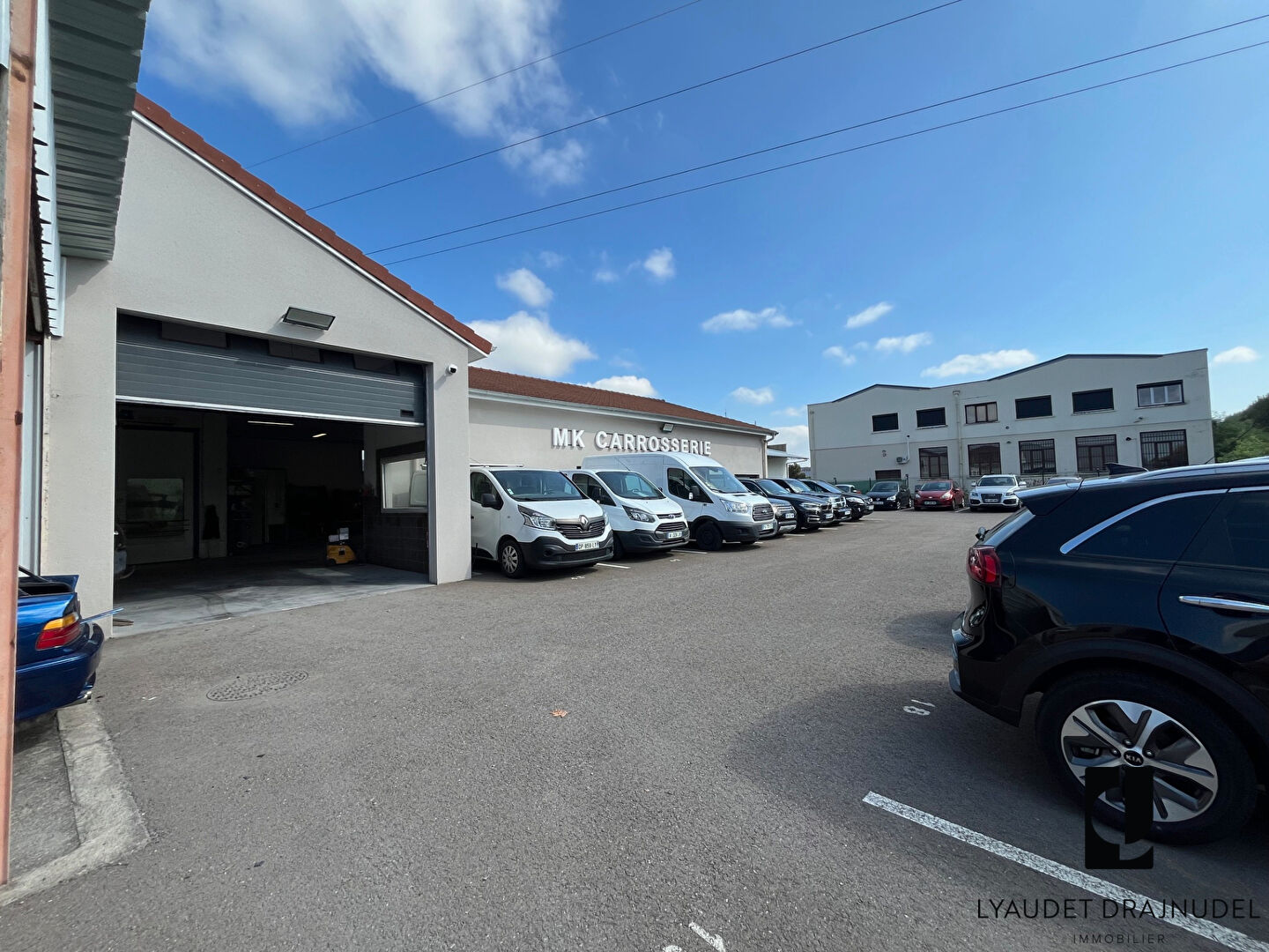 Photo Local commercial Le Coteau 4 pièce(s) 360 m2 image 5/6