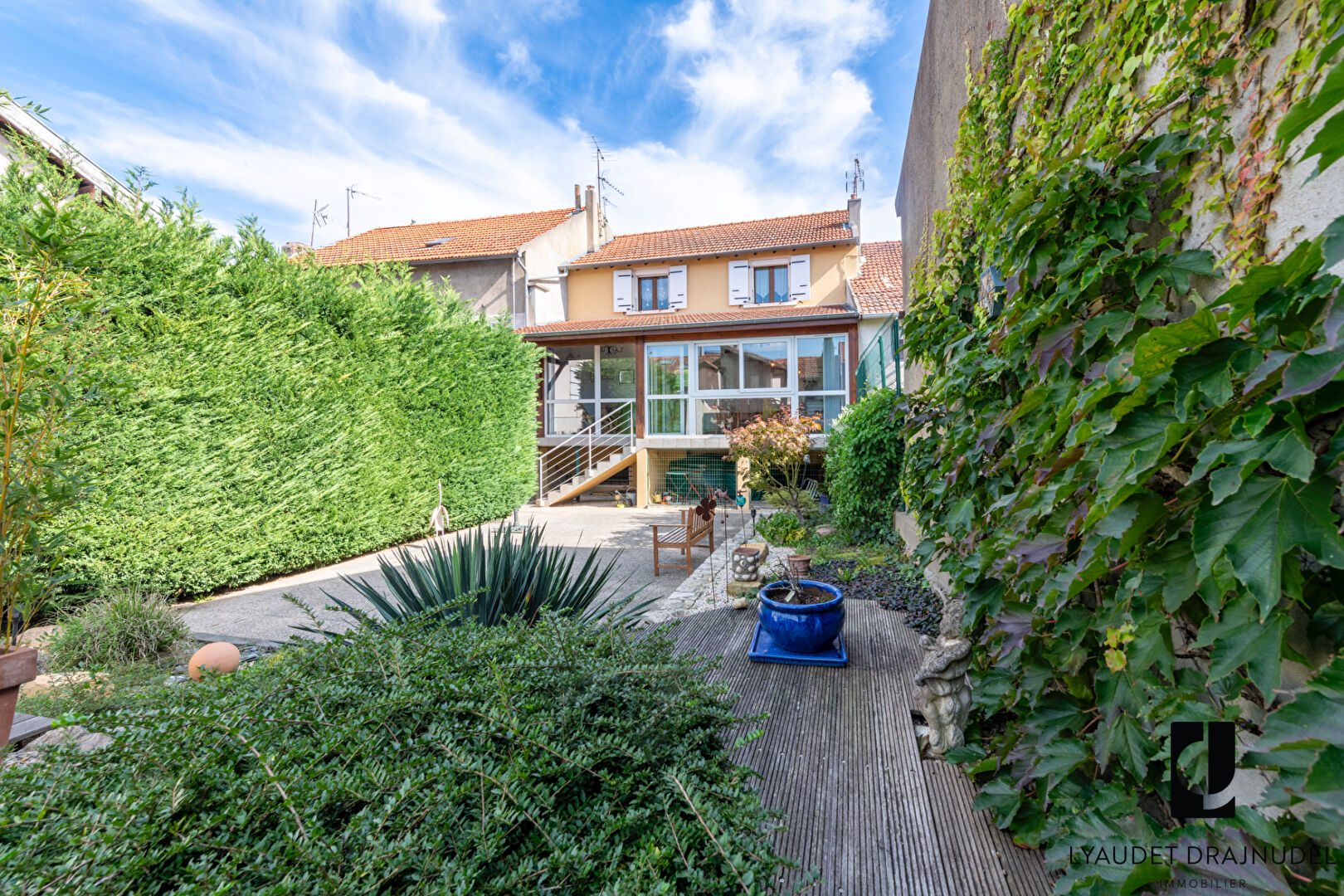 Photo Maison de ville avec terrasse de 80 m2 et garage - Roanne quartier résidentiel image 2/6