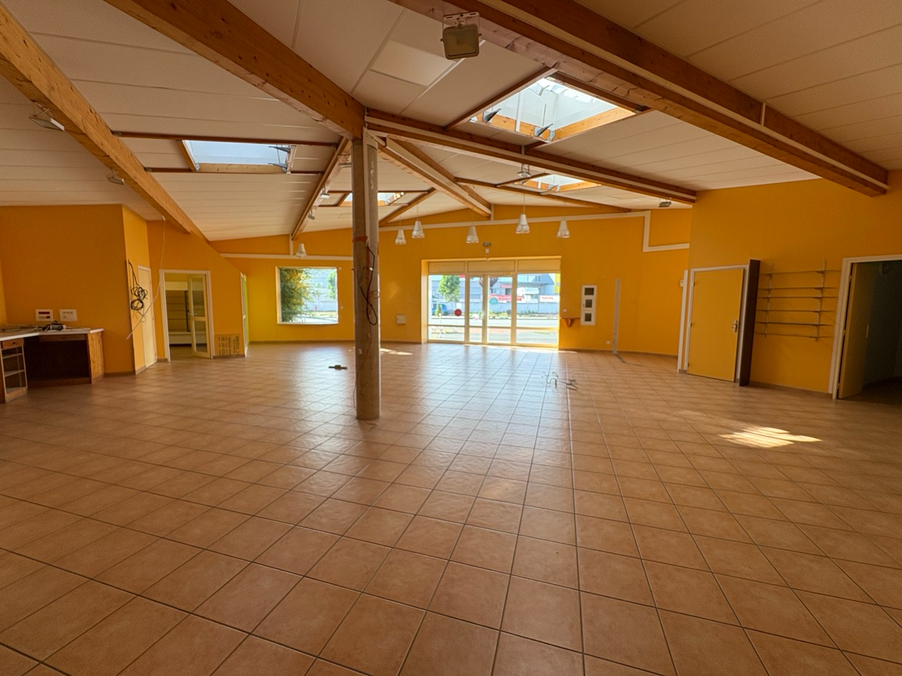 Local commercial Roanne 4 pièce(s) 165 m2