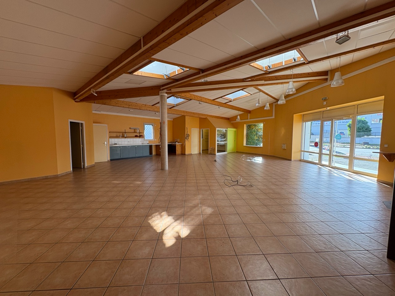 Photo Local commercial Roanne 4 pièce(s) 165 m2 image 4/5