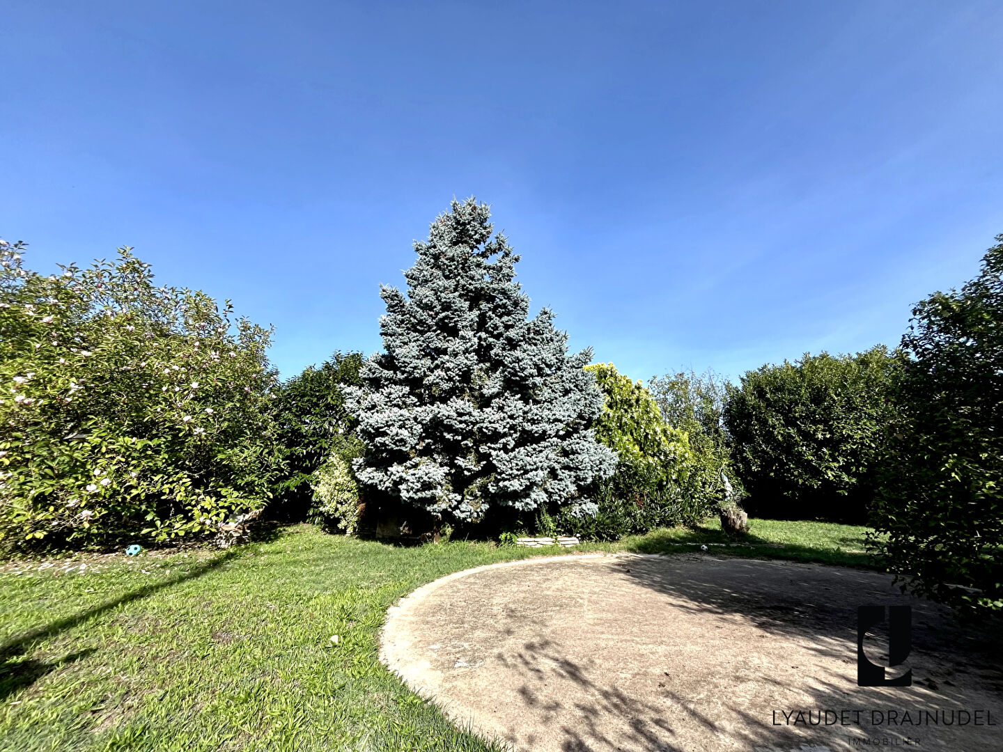 Maison  7 pièce(s) 233 m2