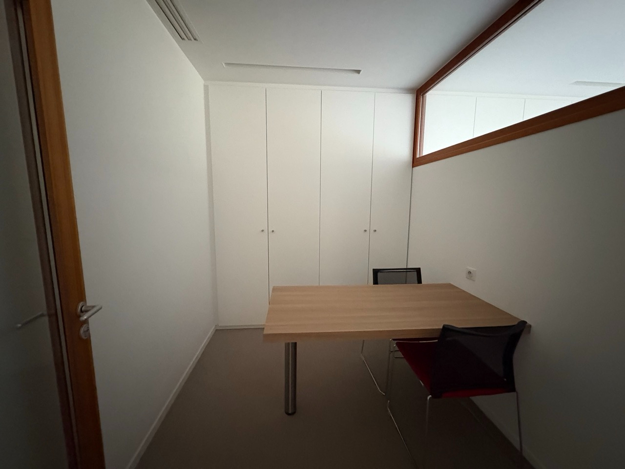 Photo À vendre ? Local professionnel 108 m² en centre-ville avec parkings image 5/5