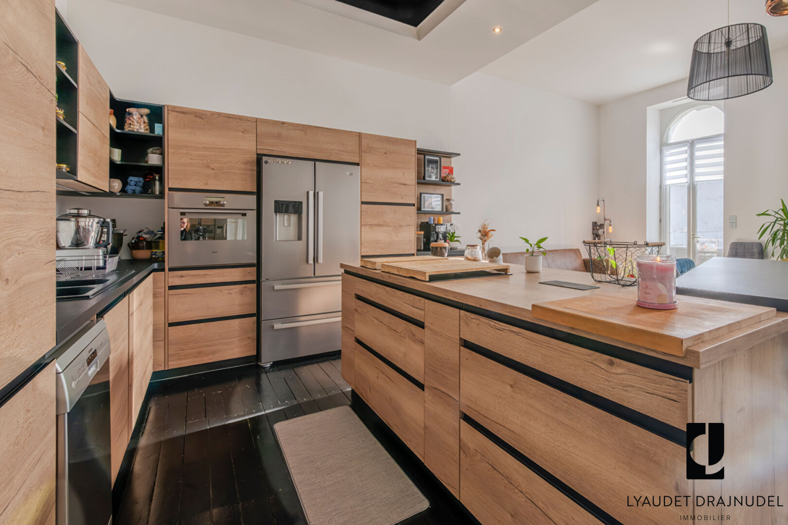 Photo APPARTEMENT TYPE LOFT - CENTRE-VILLE DE ROANNE - GARAGE + REMISE image 3/6